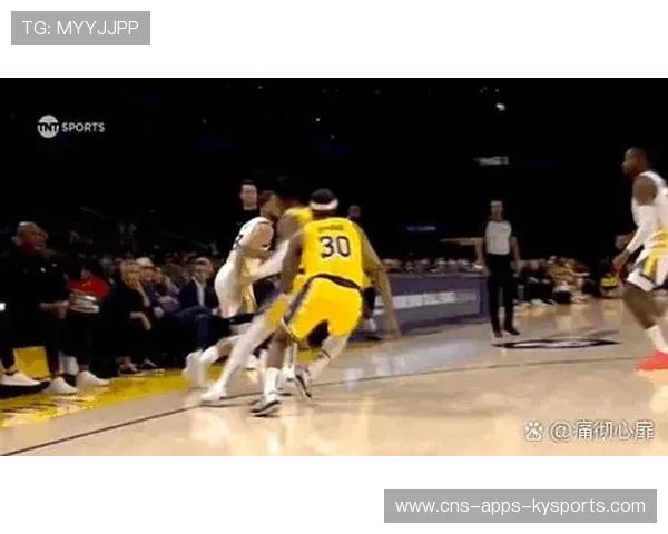 热火内线包夹成功逼出对手失误