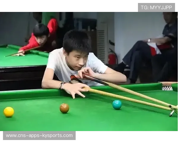 赵心童练习落袋角度，表现出色